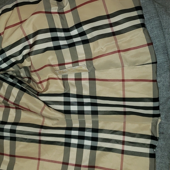 Burberry hooded winter coat. - Picture 7 of 13